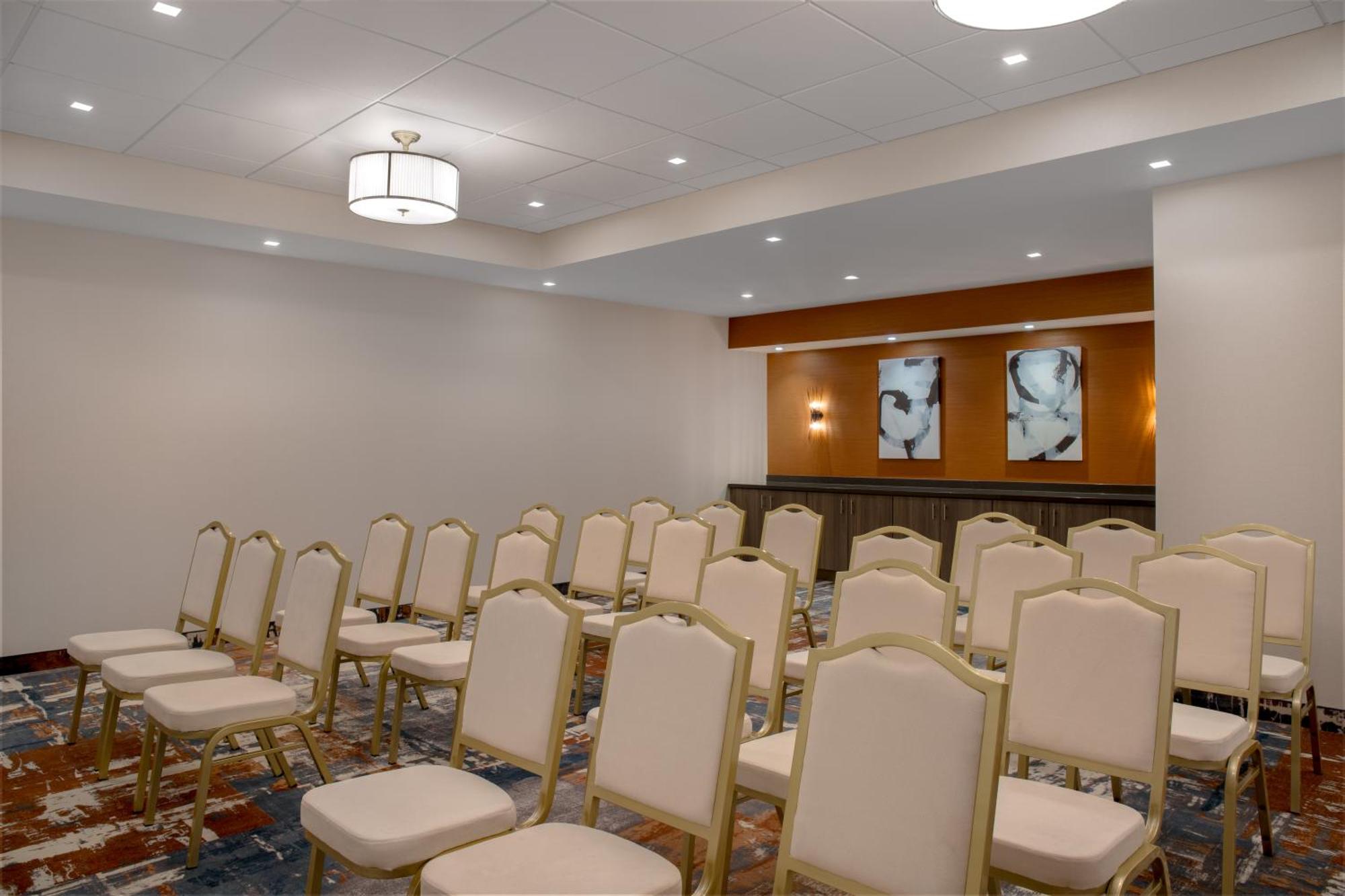 Hampton Inn By Hilton Winnipeg Downtown Экстерьер фото