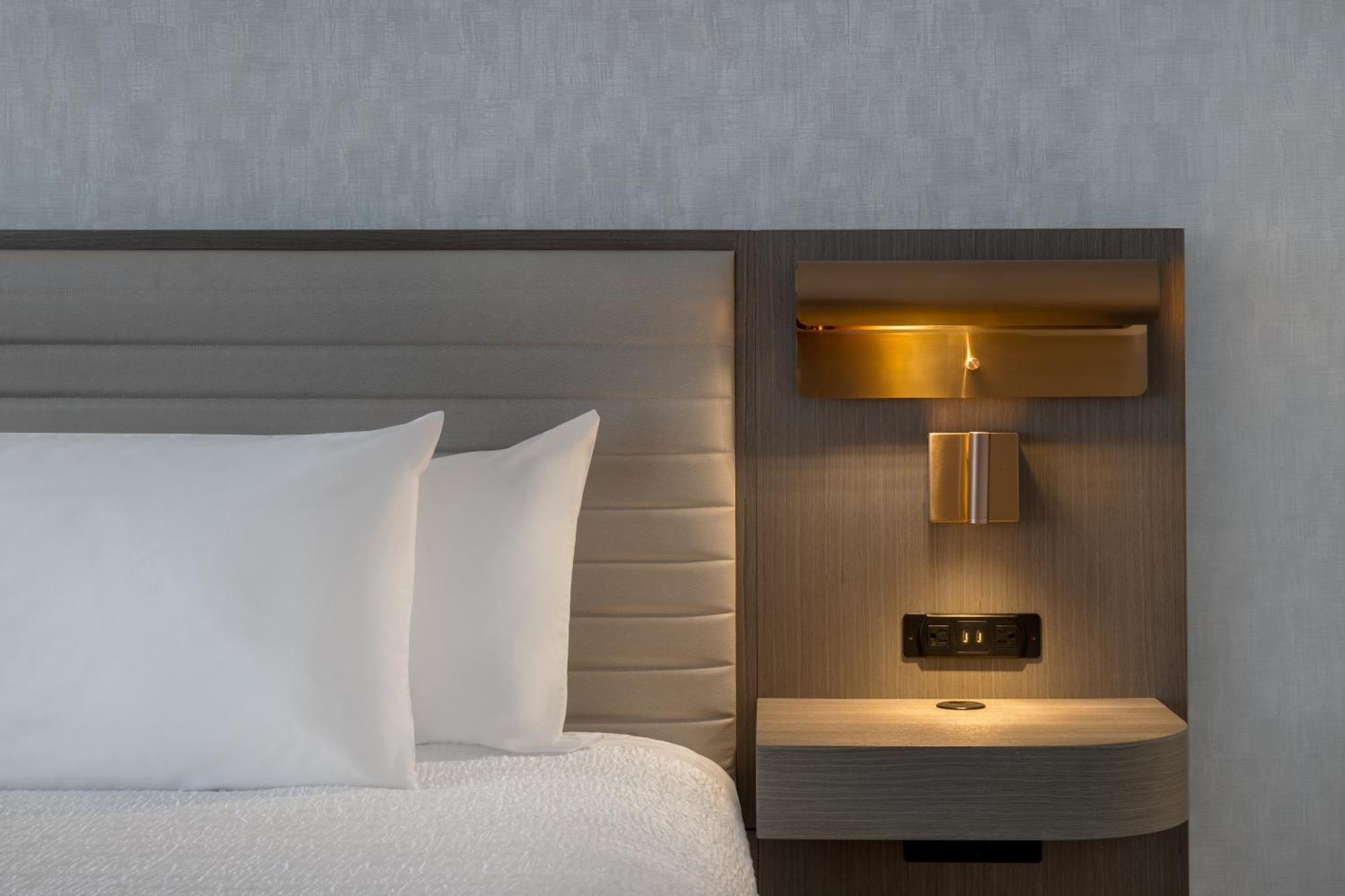 Hampton Inn By Hilton Winnipeg Downtown Экстерьер фото