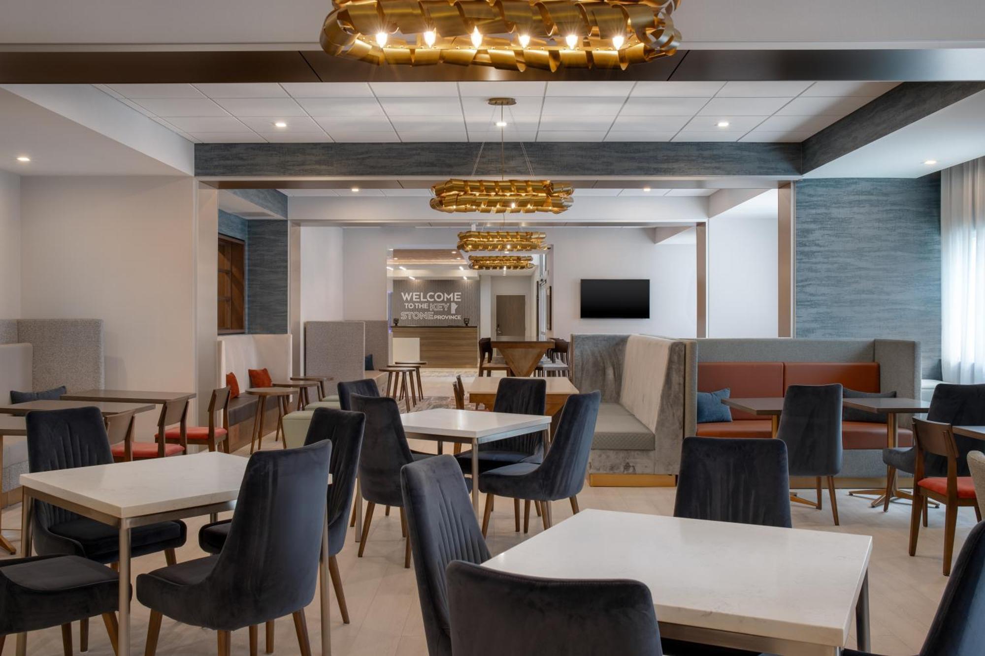 Hampton Inn By Hilton Winnipeg Downtown Экстерьер фото