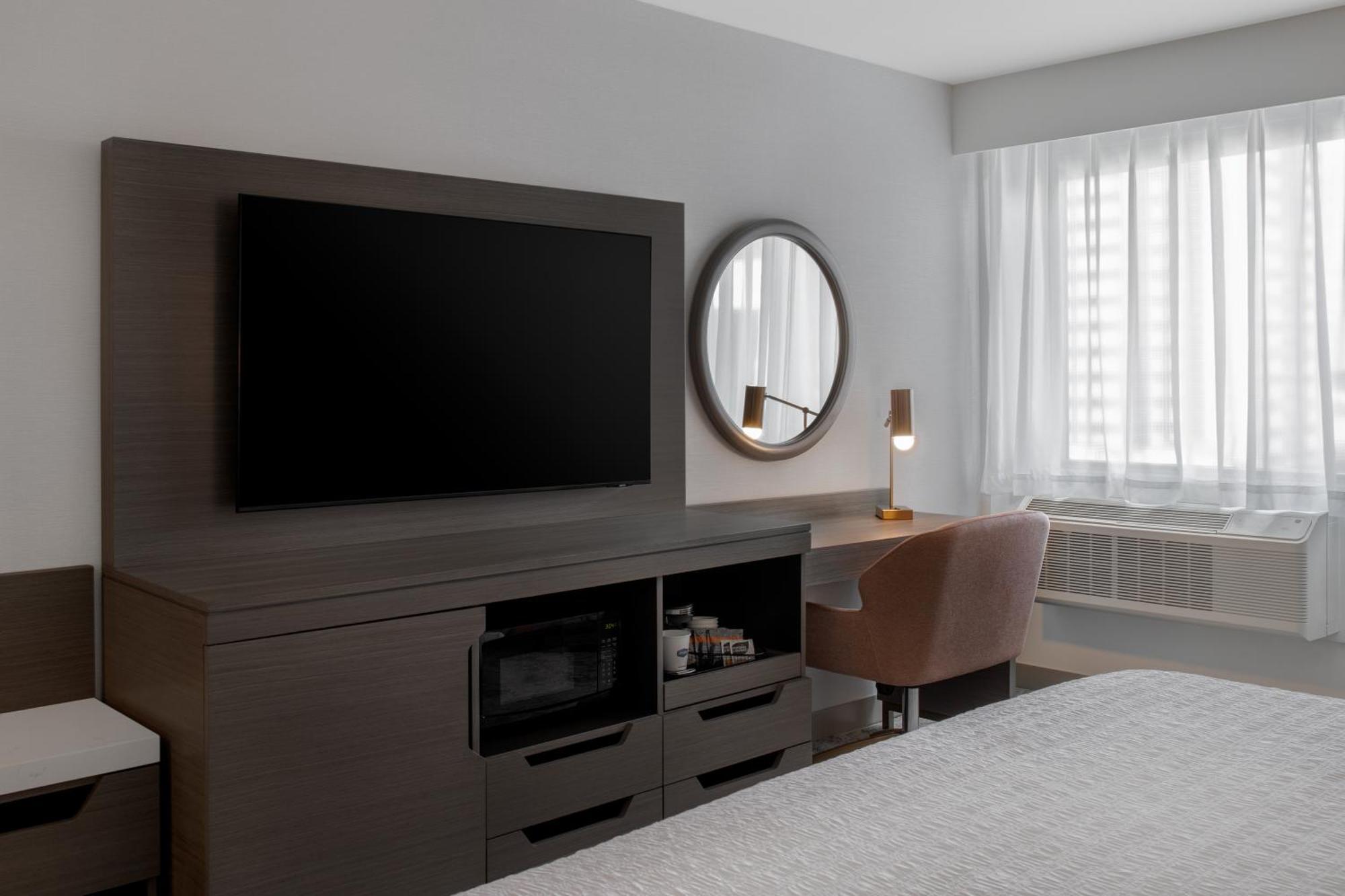 Hampton Inn By Hilton Winnipeg Downtown Экстерьер фото