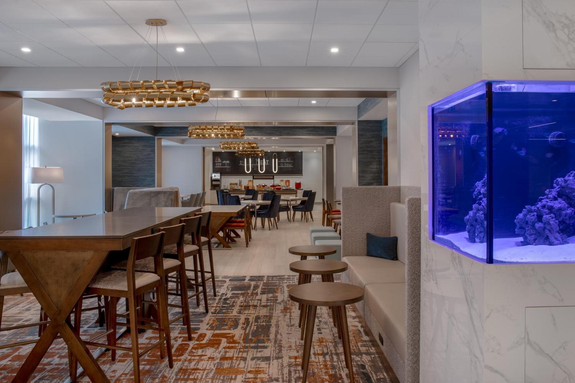 Hampton Inn By Hilton Winnipeg Downtown Экстерьер фото