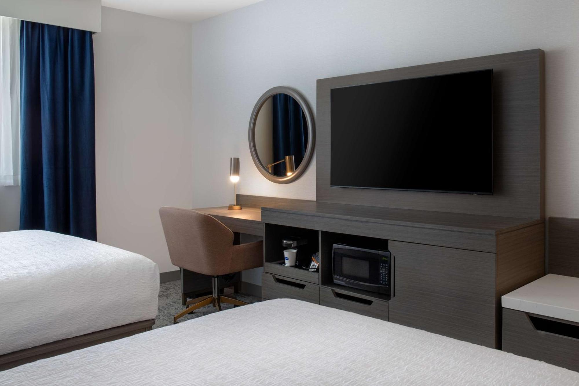 Hampton Inn By Hilton Winnipeg Downtown Экстерьер фото