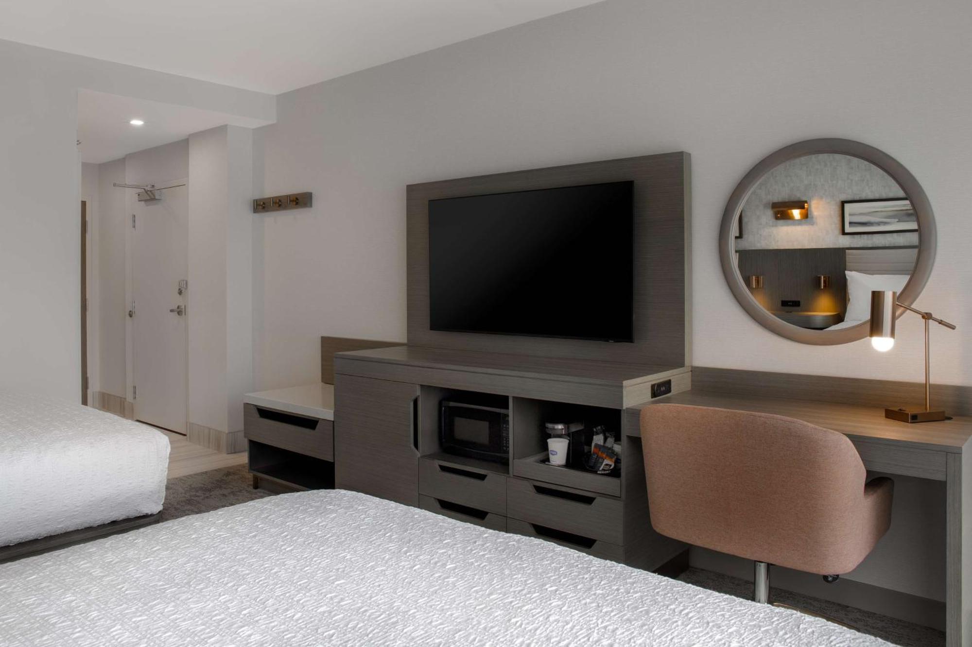 Hampton Inn By Hilton Winnipeg Downtown Экстерьер фото