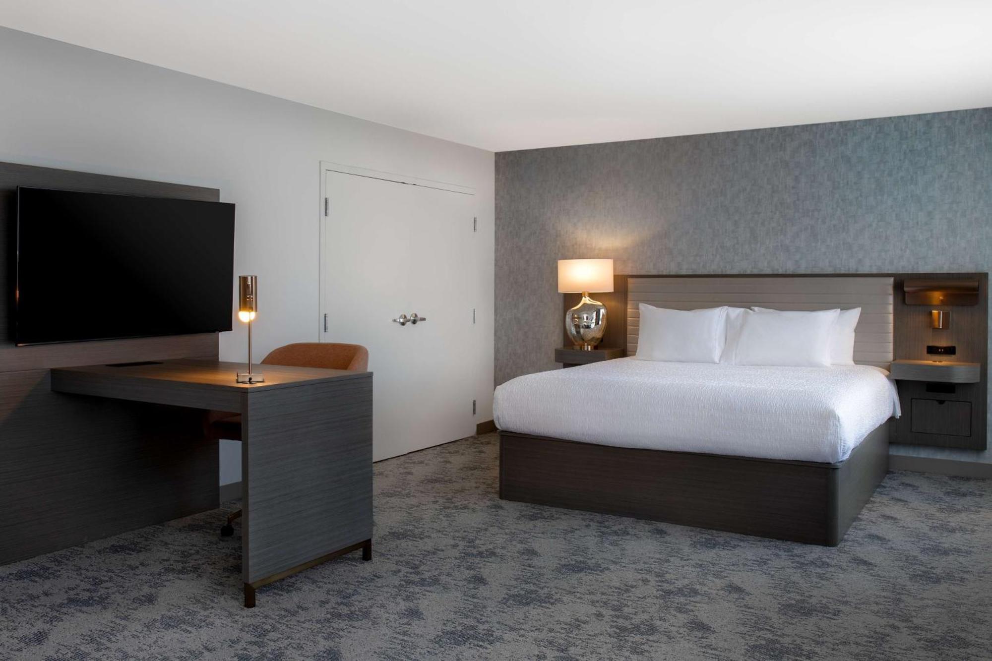 Hampton Inn By Hilton Winnipeg Downtown Экстерьер фото