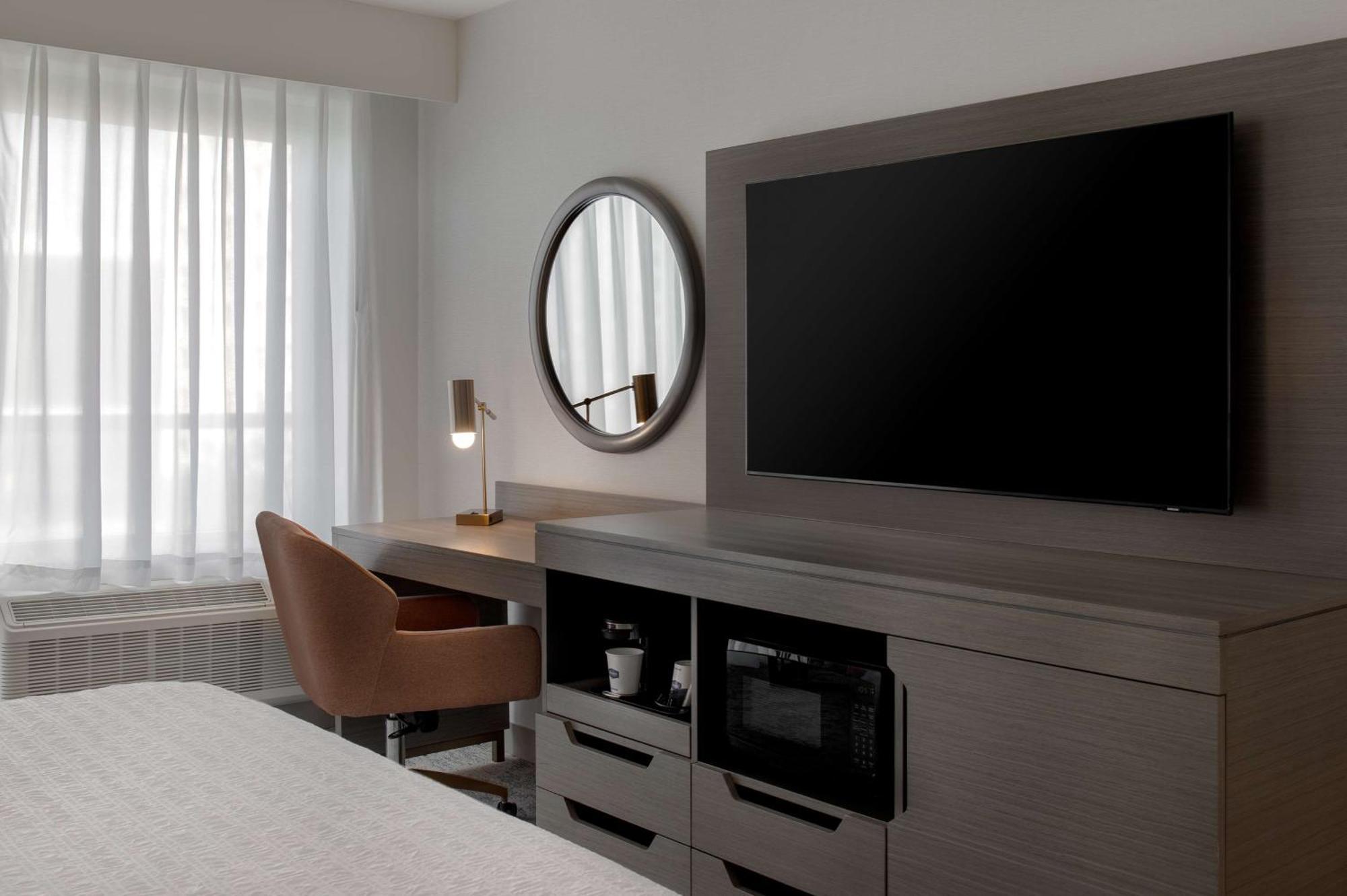 Hampton Inn By Hilton Winnipeg Downtown Экстерьер фото