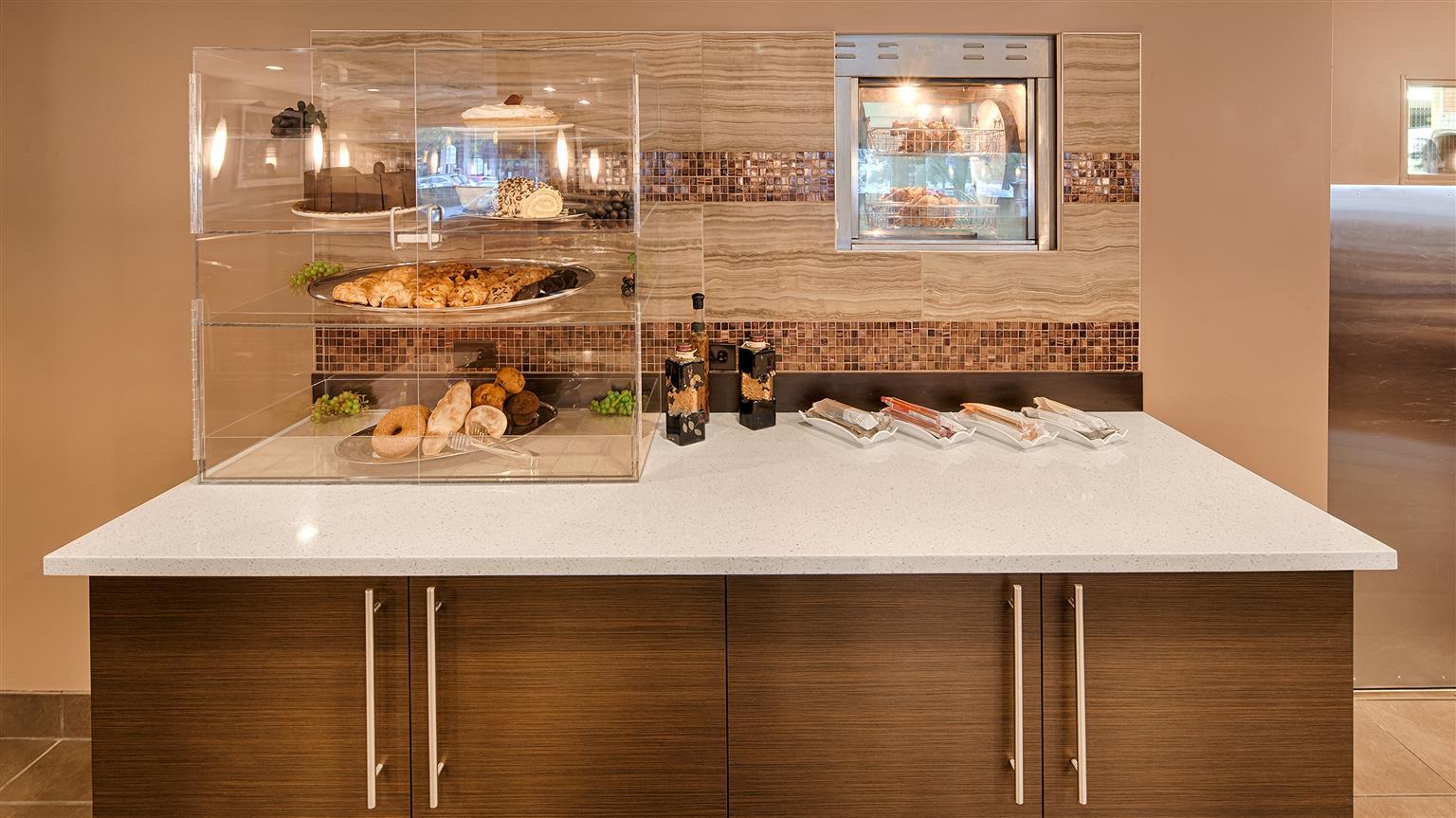 Hampton Inn By Hilton Winnipeg Downtown Экстерьер фото