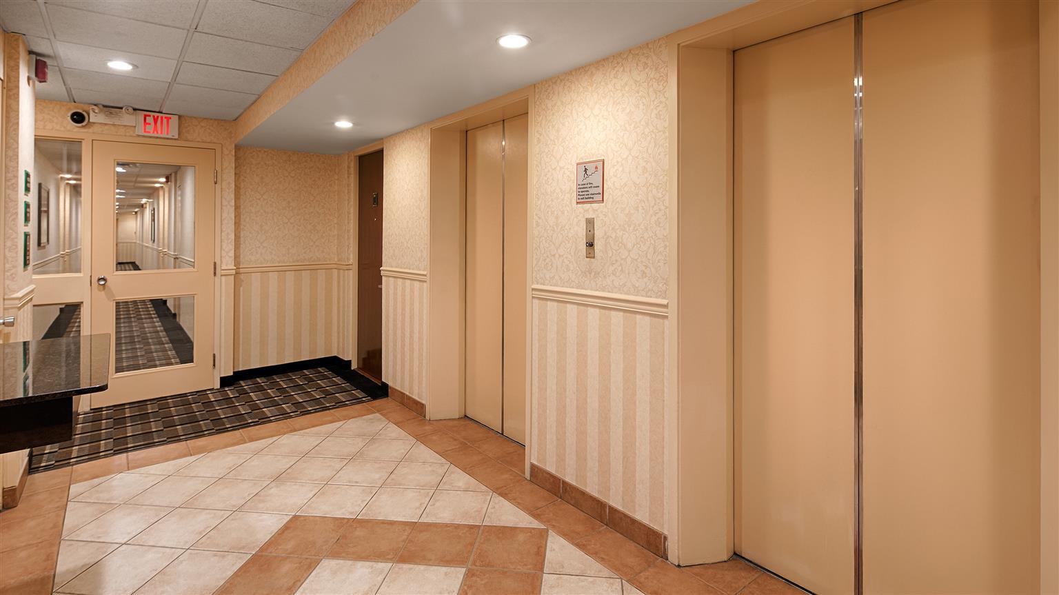 Hampton Inn By Hilton Winnipeg Downtown Экстерьер фото